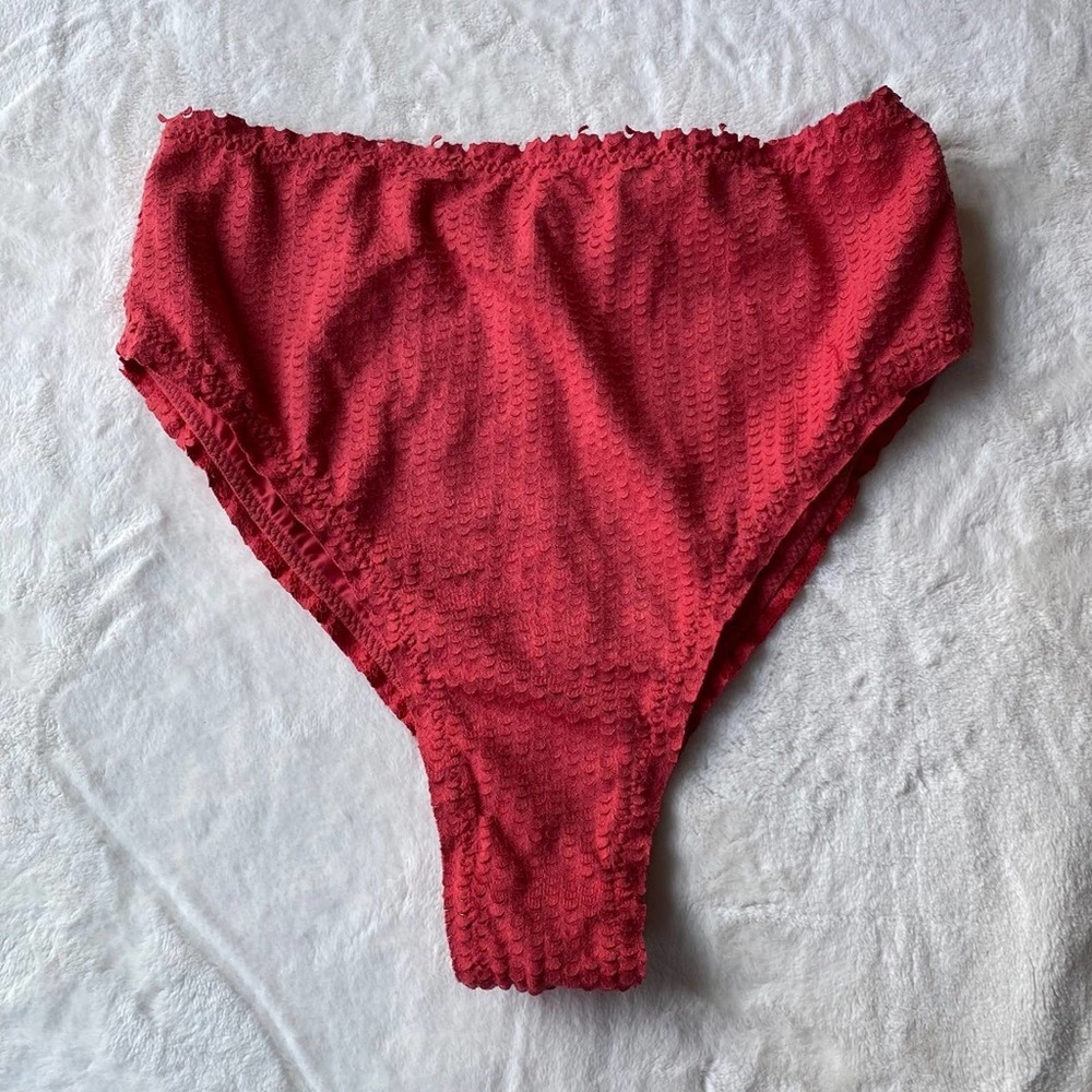 NWOT! Vix Women's Scales Three Back Buttons-Back Bikini Bottom Size L Red 19848